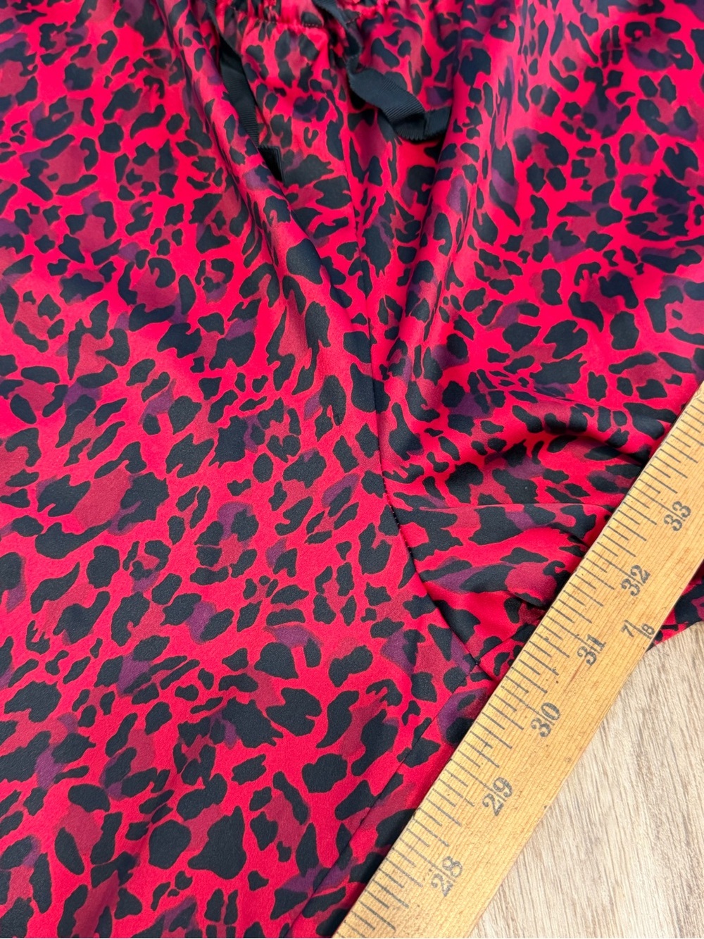 Victoria’s Secret Red Black Silky Feel Cheetah / Animal Print Pajama Set size M - Picture 11 of 12